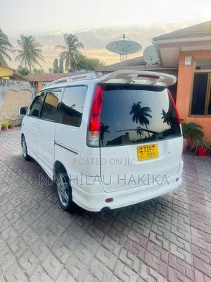 Toyota Noah 2001 White