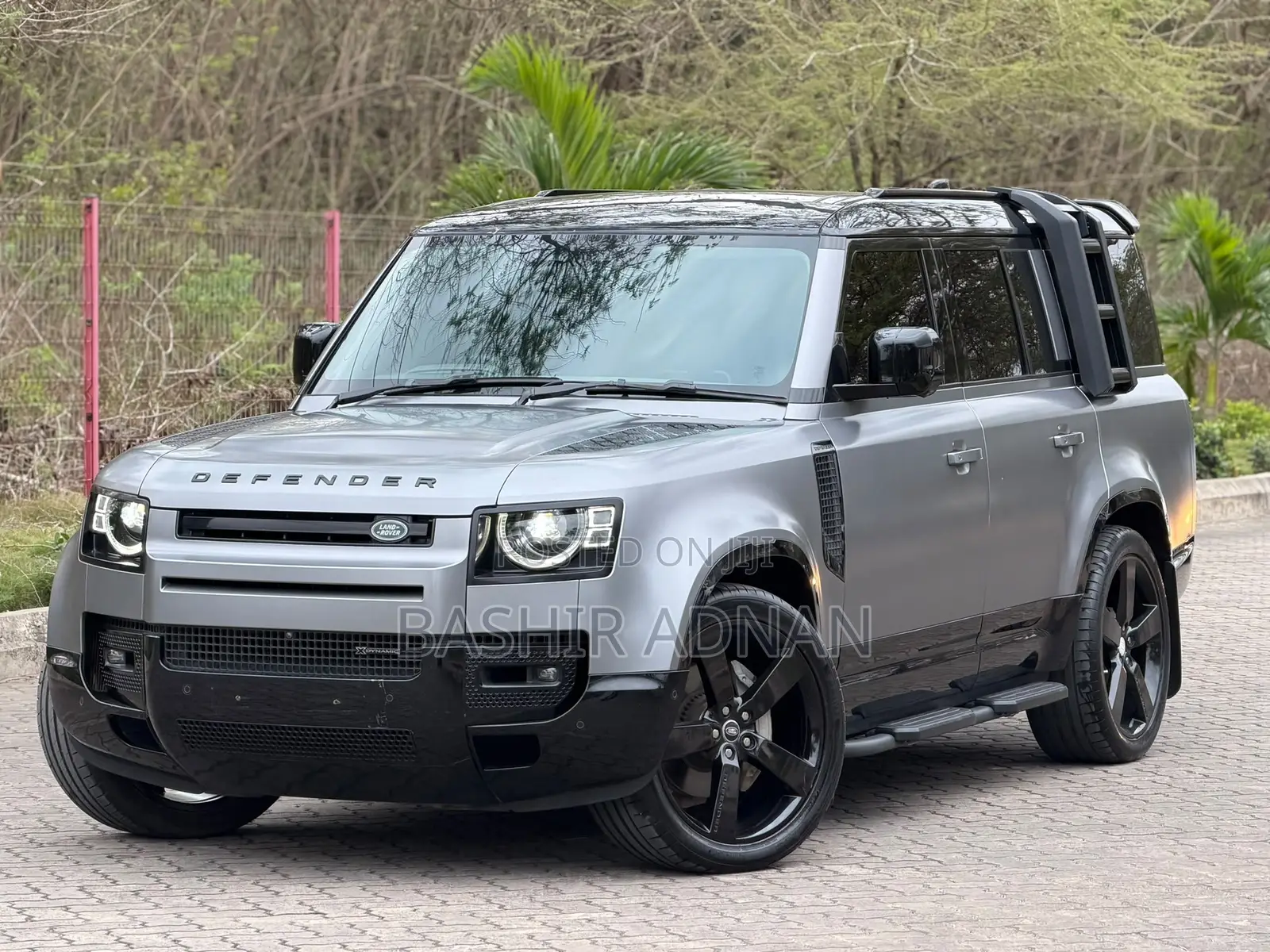 Land Rover Defender 2024 Gray