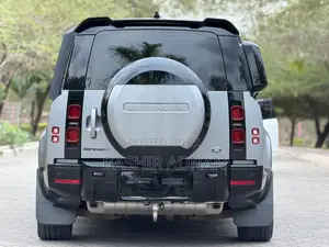 Land Rover Defender 2024 Gray
