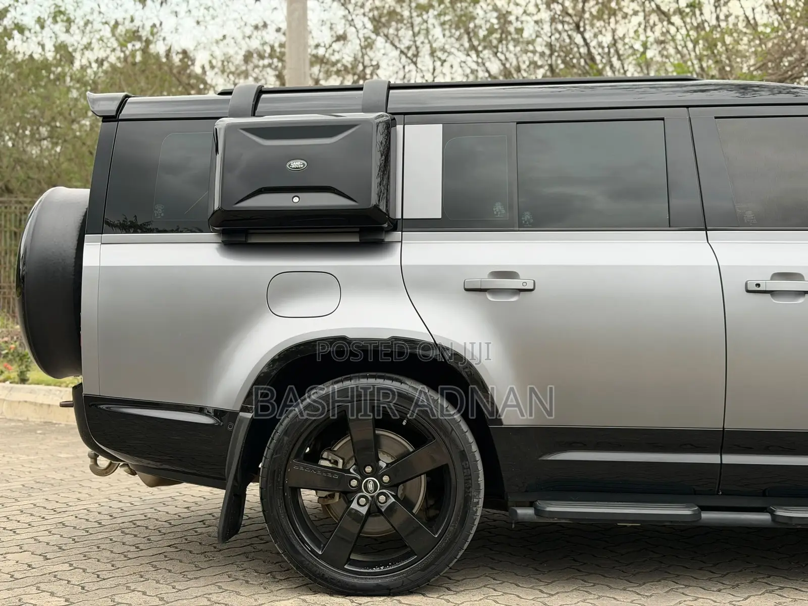 Land Rover Defender 2024 Gray