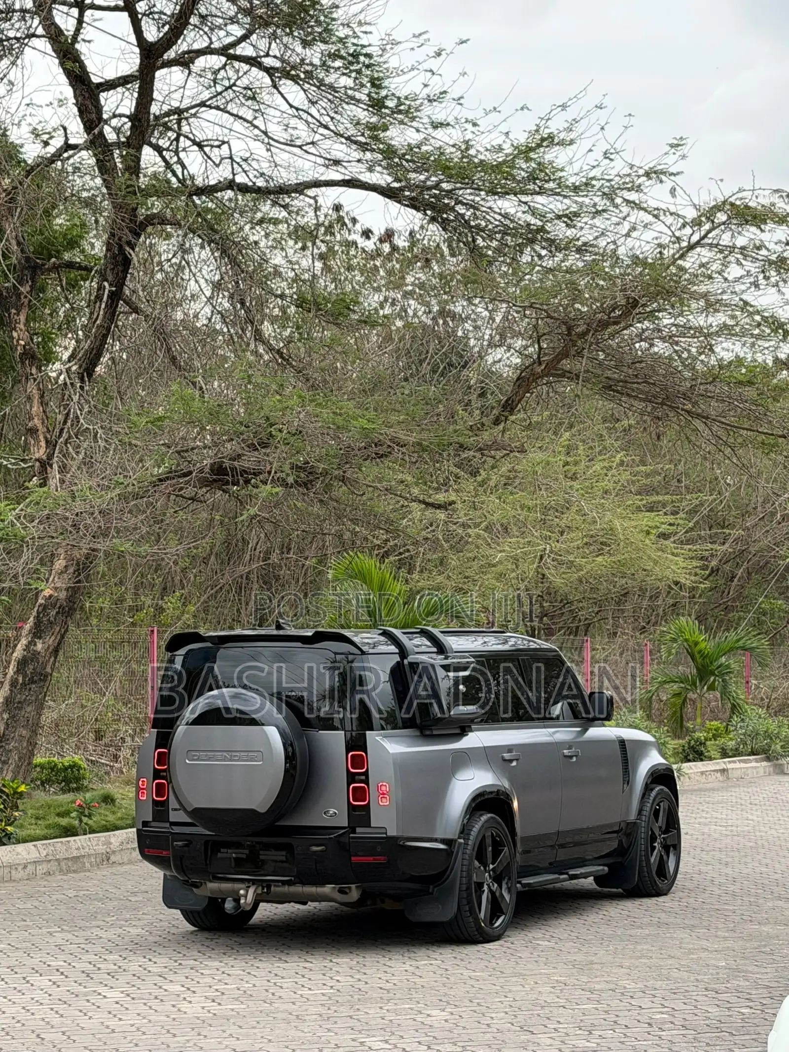 Land Rover Defender 2024 Gray