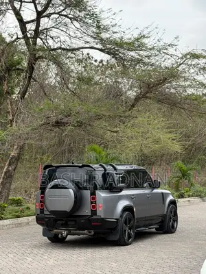 Land Rover Defender 2024 Gray