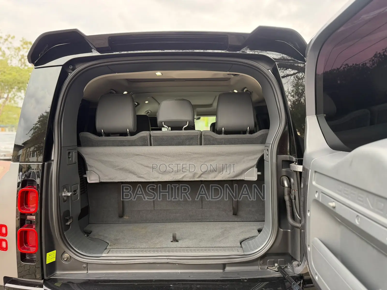 Land Rover Defender 2024 Gray
