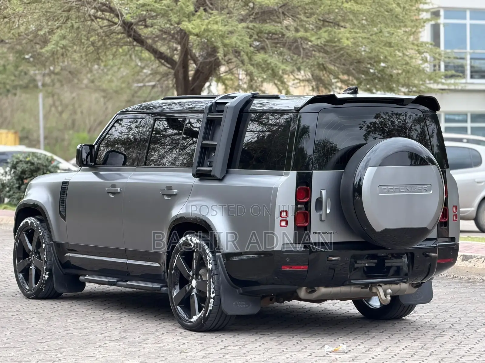 Land Rover Defender 2024 Gray