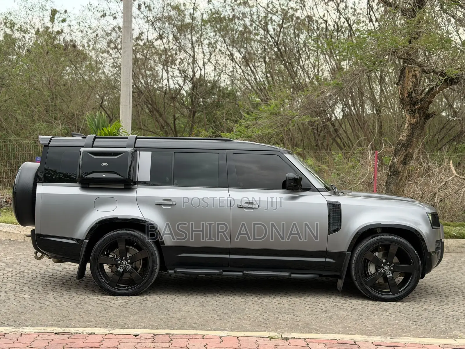 Land Rover Defender 2024 Gray