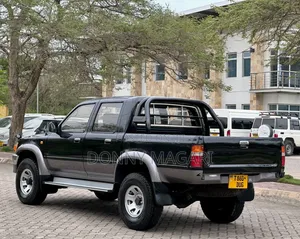 Toyota Hilux 1998 Black