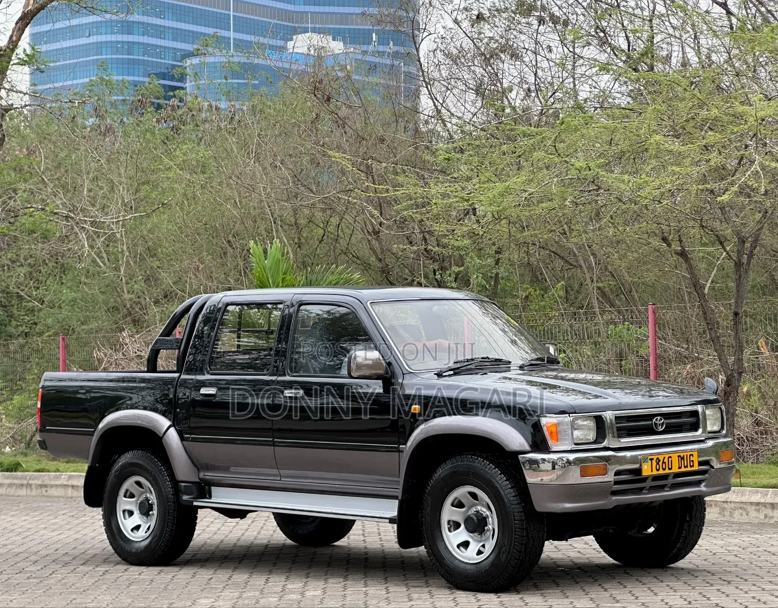 Toyota Hilux 1998 Black