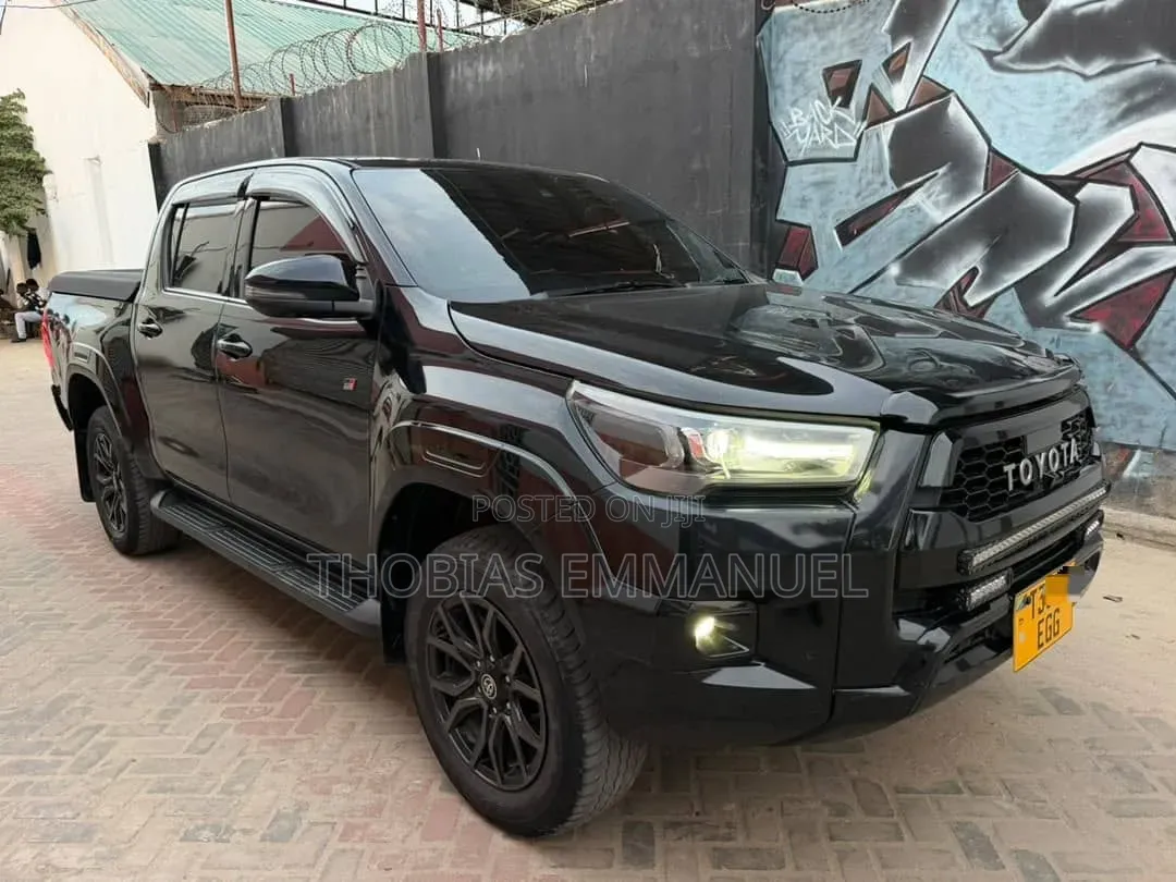 Toyota Hilux 2022 Black
