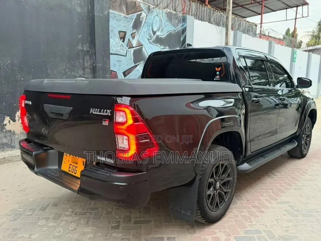 Toyota Hilux 2022 Black