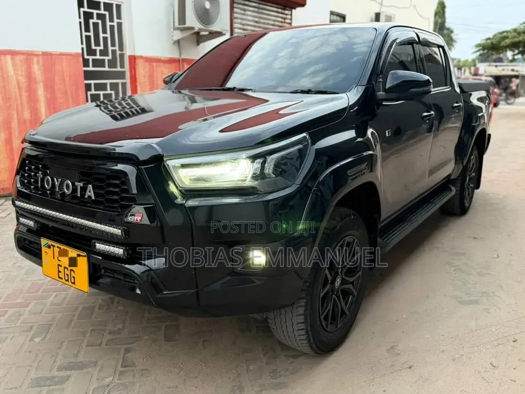 Toyota Hilux 2022 Black