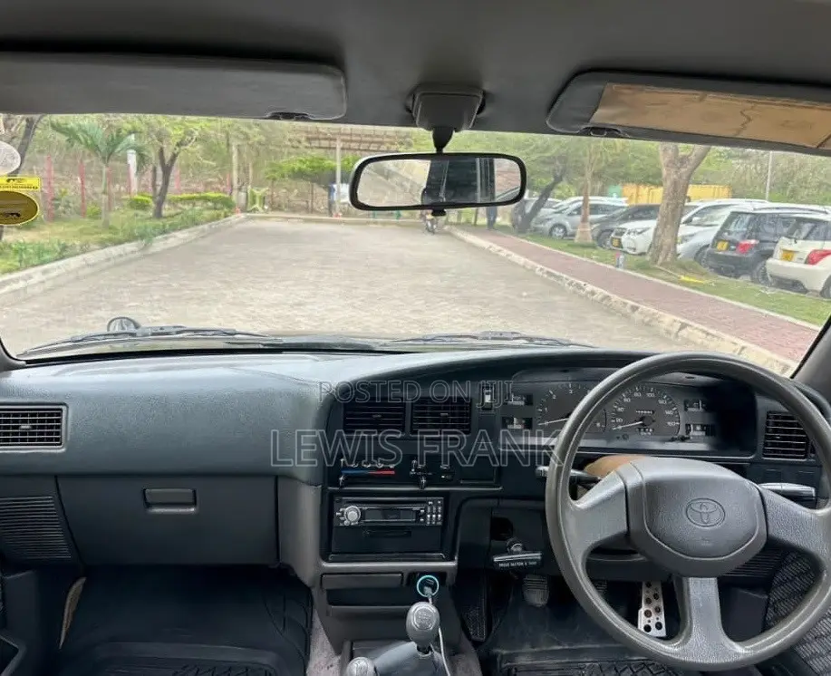 Toyota Hilux 1998 Black