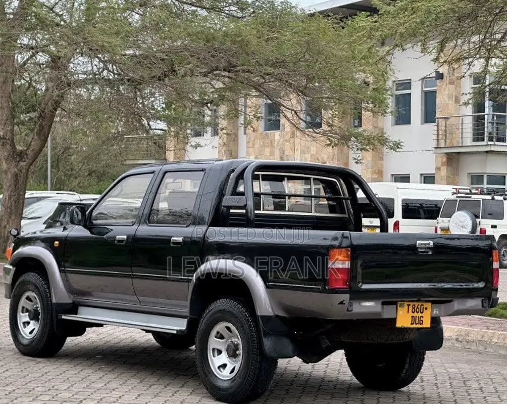 Toyota Hilux 1998 Black