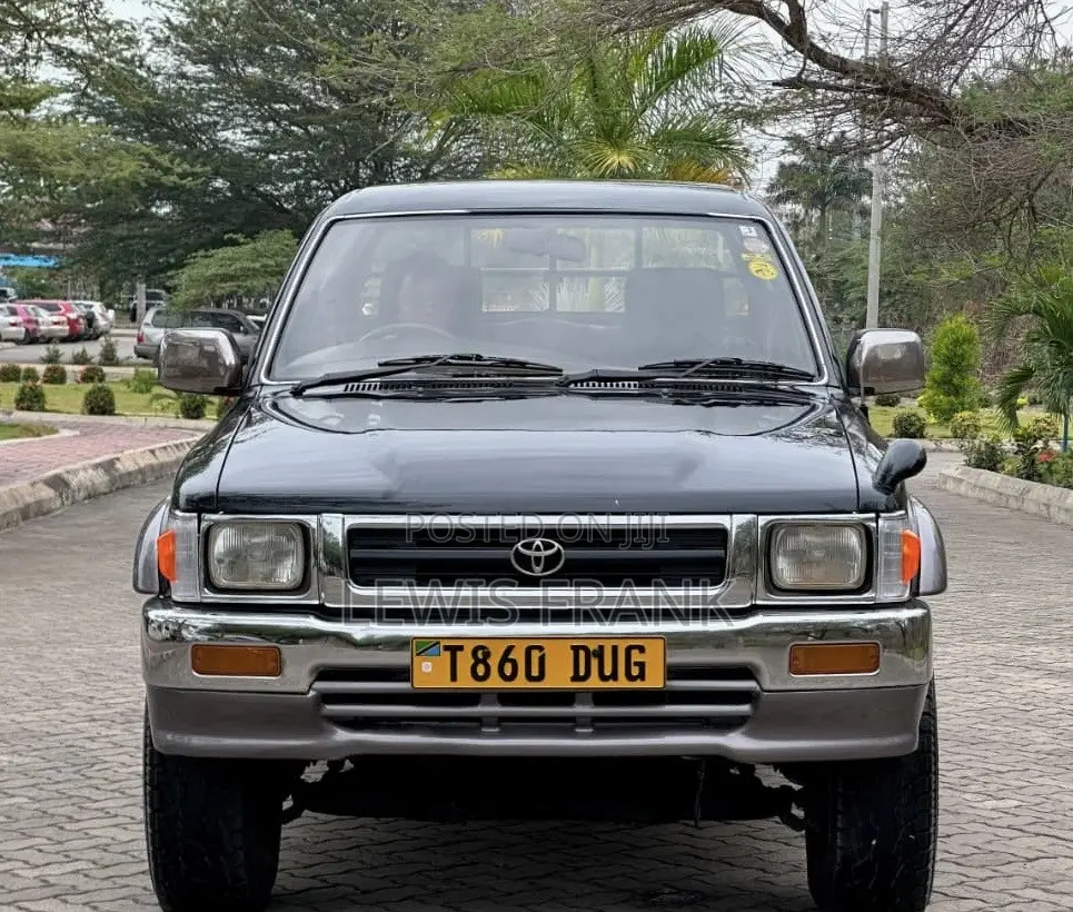 Toyota Hilux 1998 Black