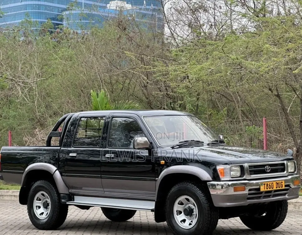 Toyota Hilux 1998 Black