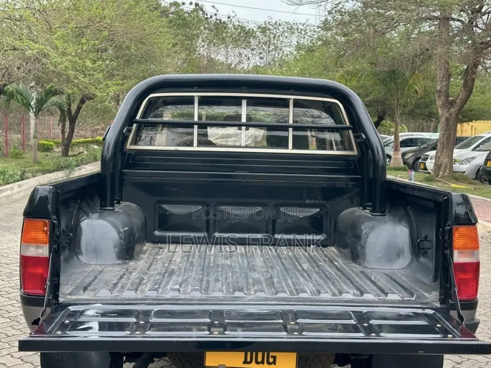 Toyota Hilux 1998 Black
