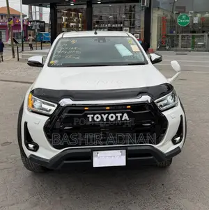 Toyota Hilux 2023 Off white
