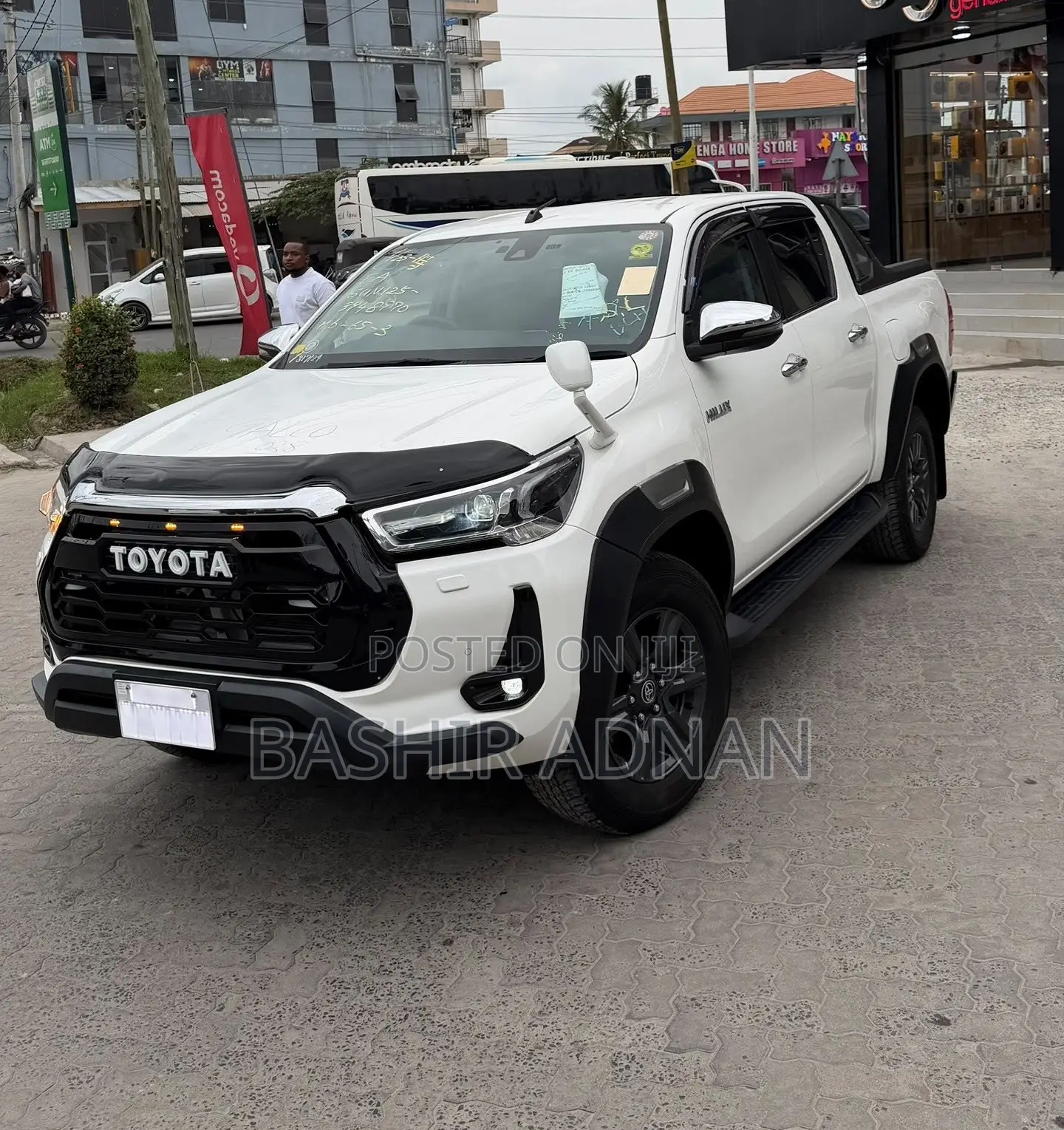 Toyota Hilux 2023 Off white