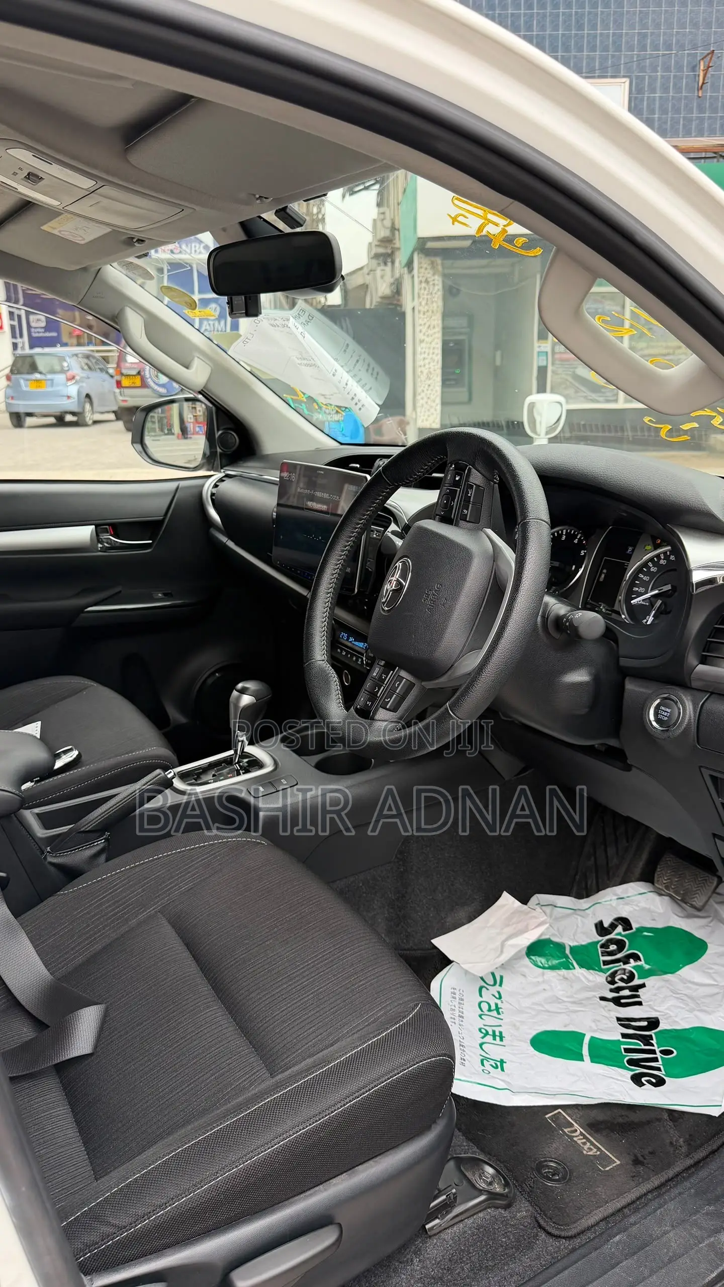 Toyota Hilux 2023 Off white