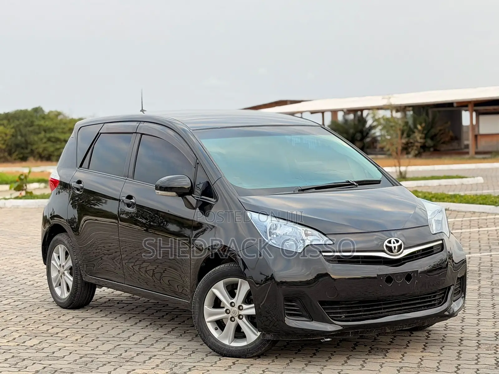 Toyota Ractis 2012 Black
