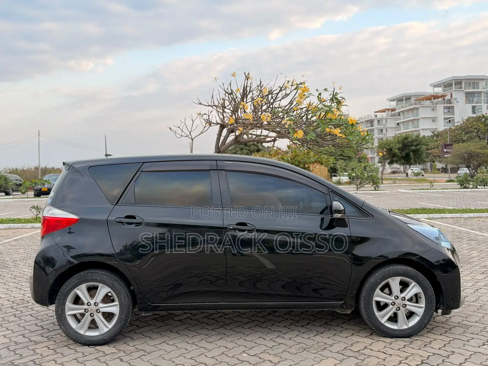 Toyota Ractis 2012 Black