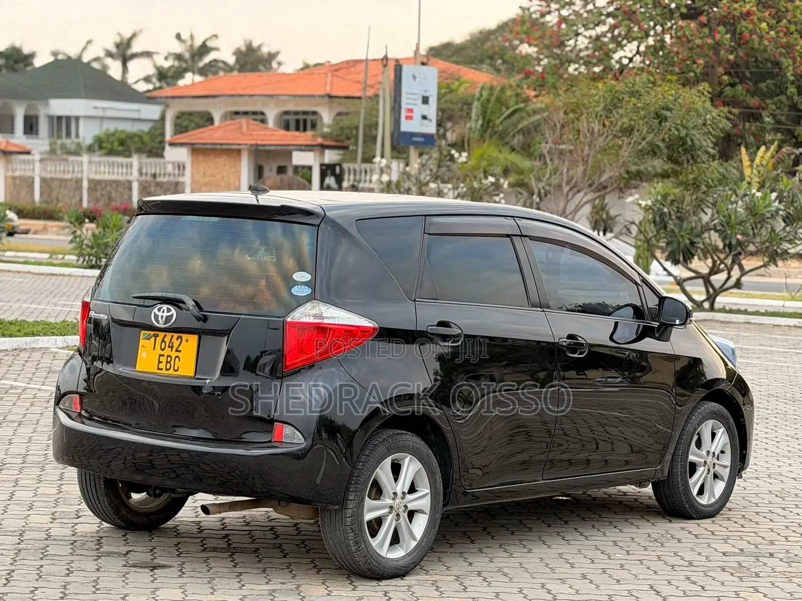 Toyota Ractis 2012 Black