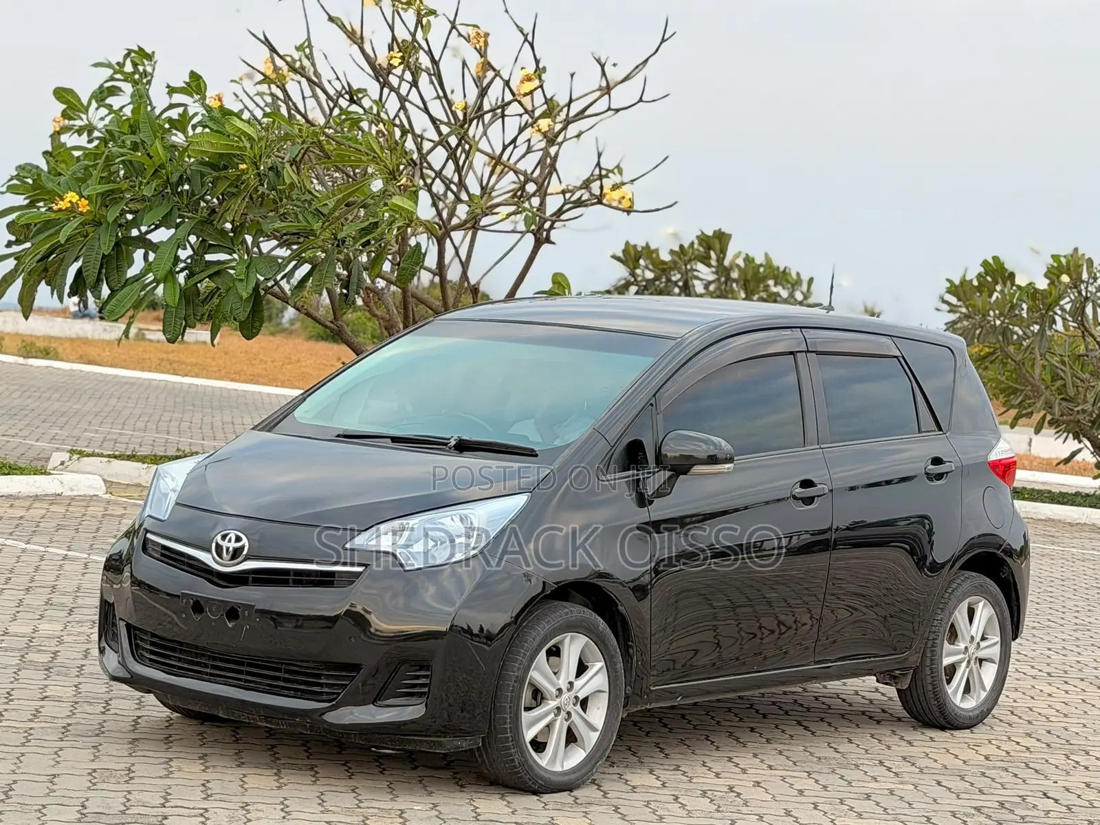 Toyota Ractis 2012 Black