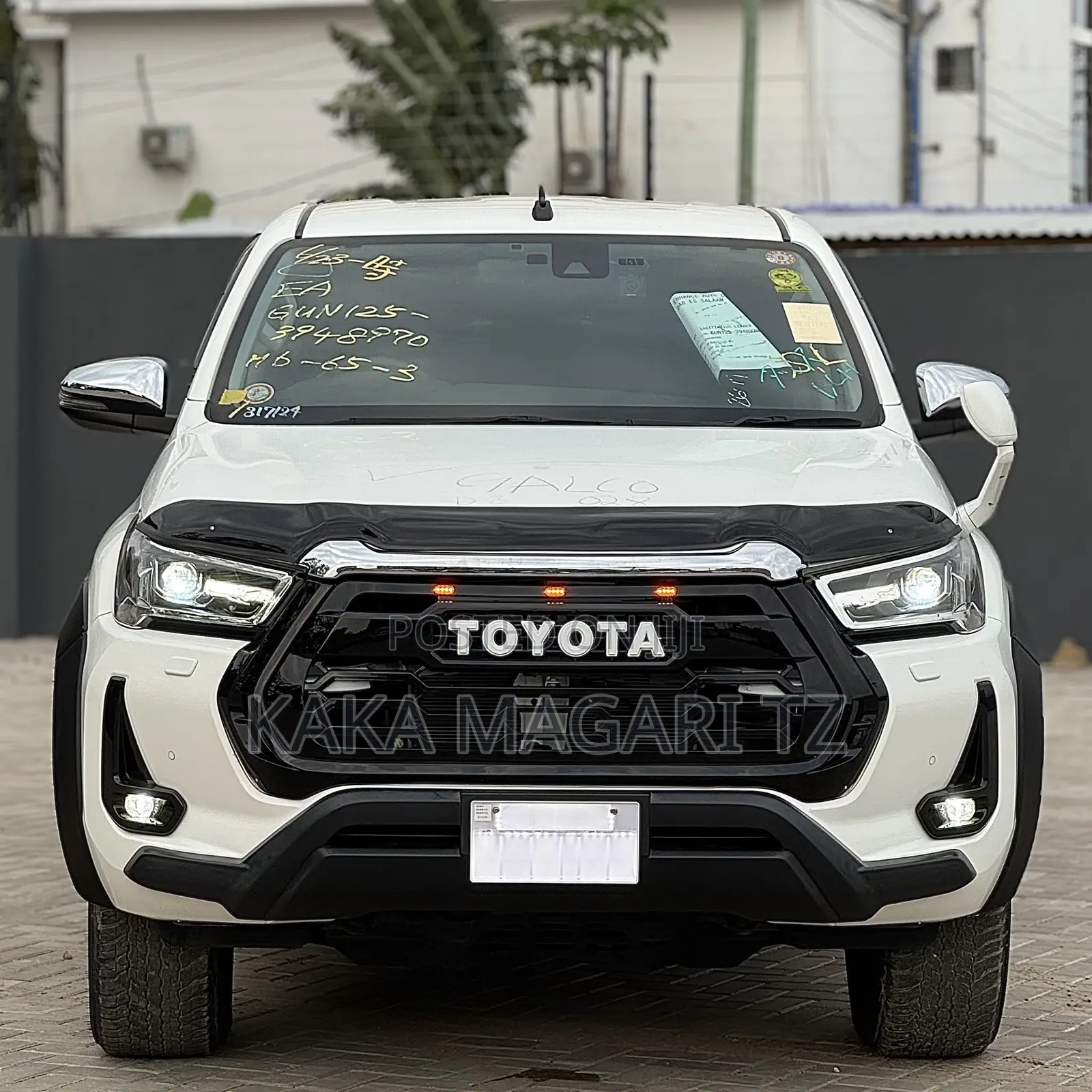 Toyota Hilux 2023 Pearl