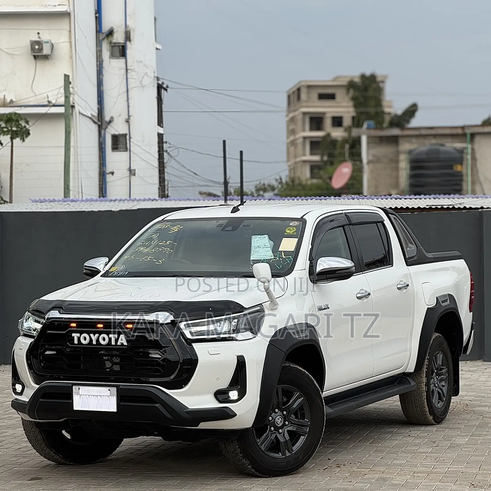 Toyota Hilux 2023 Pearl