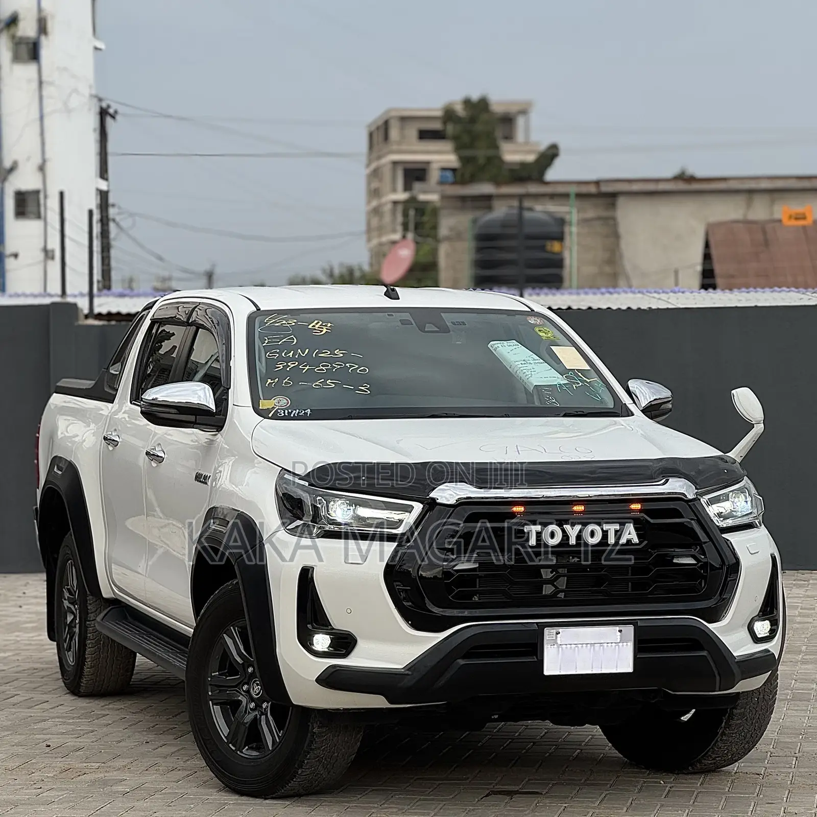 Toyota Hilux 2023 Pearl