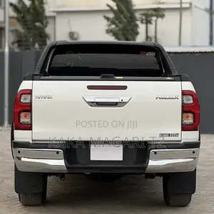 Toyota Hilux 2023 Pearl