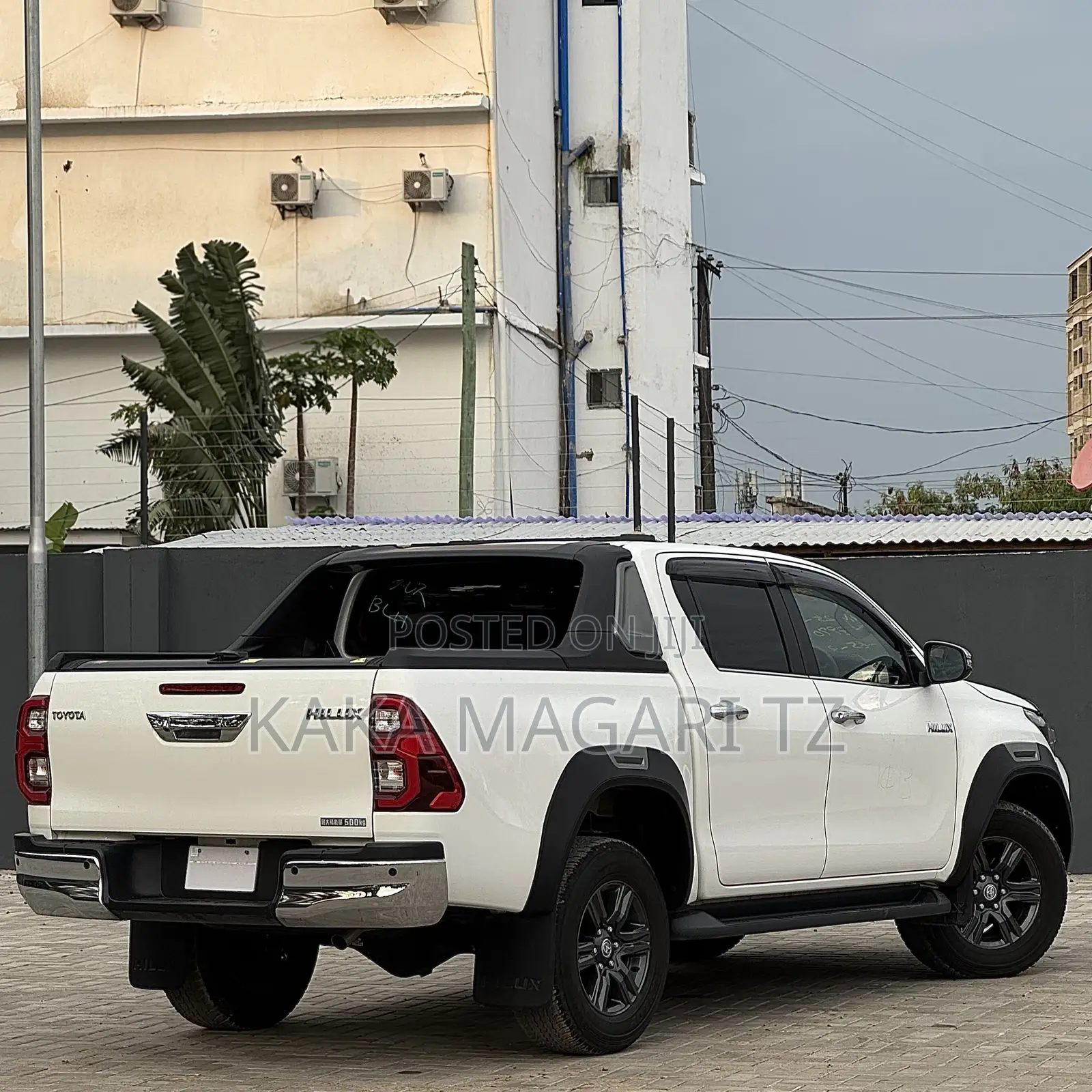 Toyota Hilux 2023 Pearl