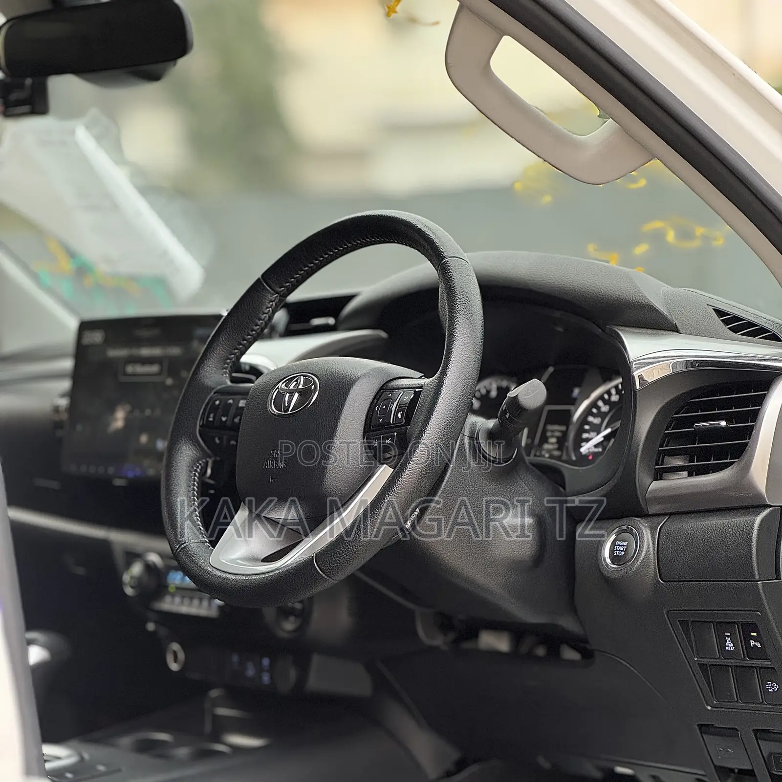 Toyota Hilux 2023 Pearl