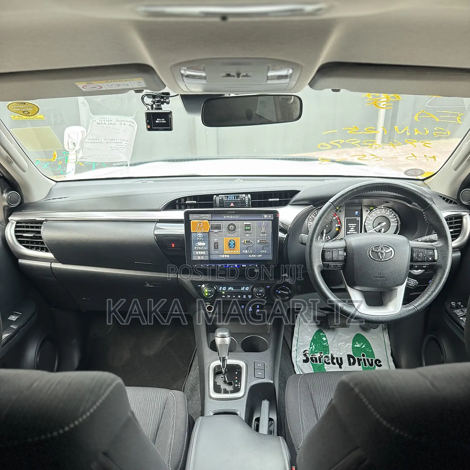Toyota Hilux 2023 Pearl
