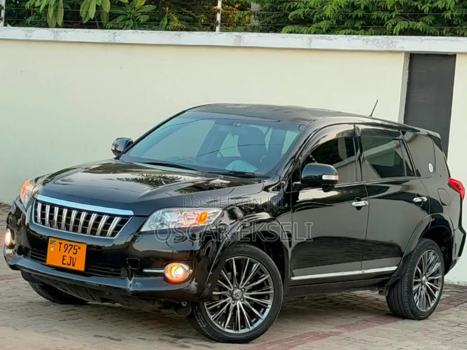 Toyota Vanguard 2013 Black