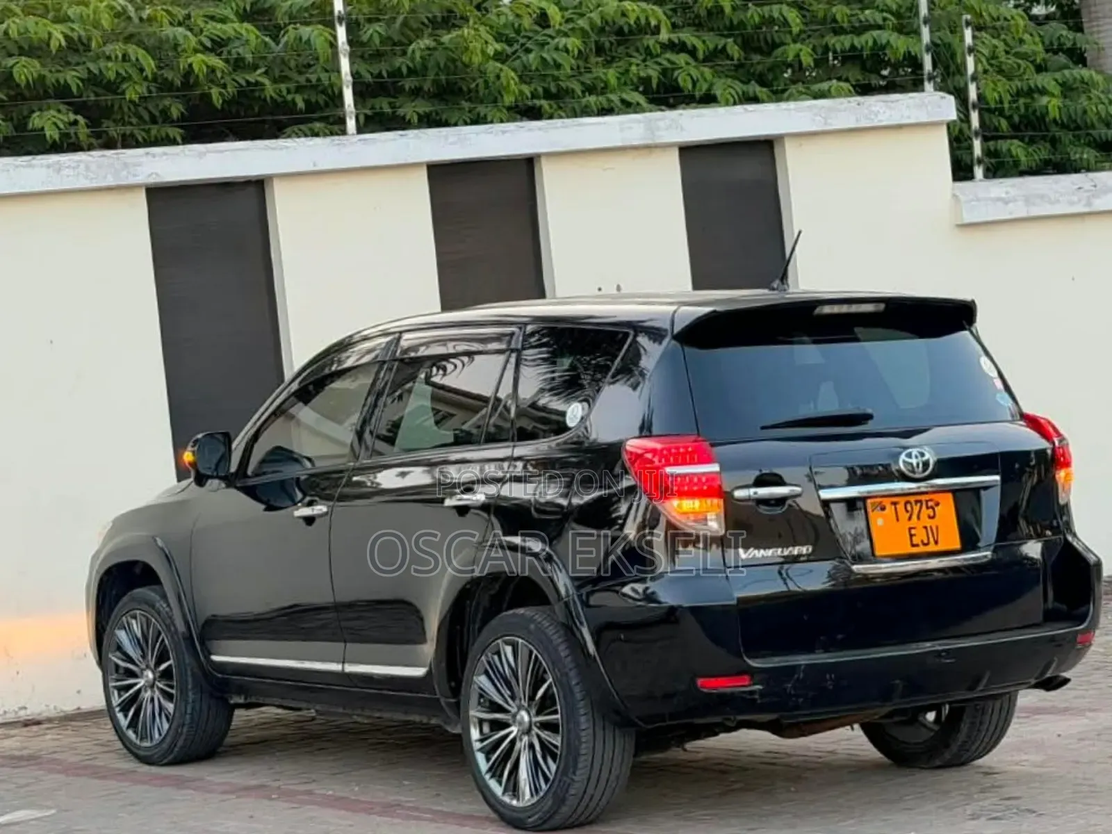 Toyota Vanguard 2013 Black