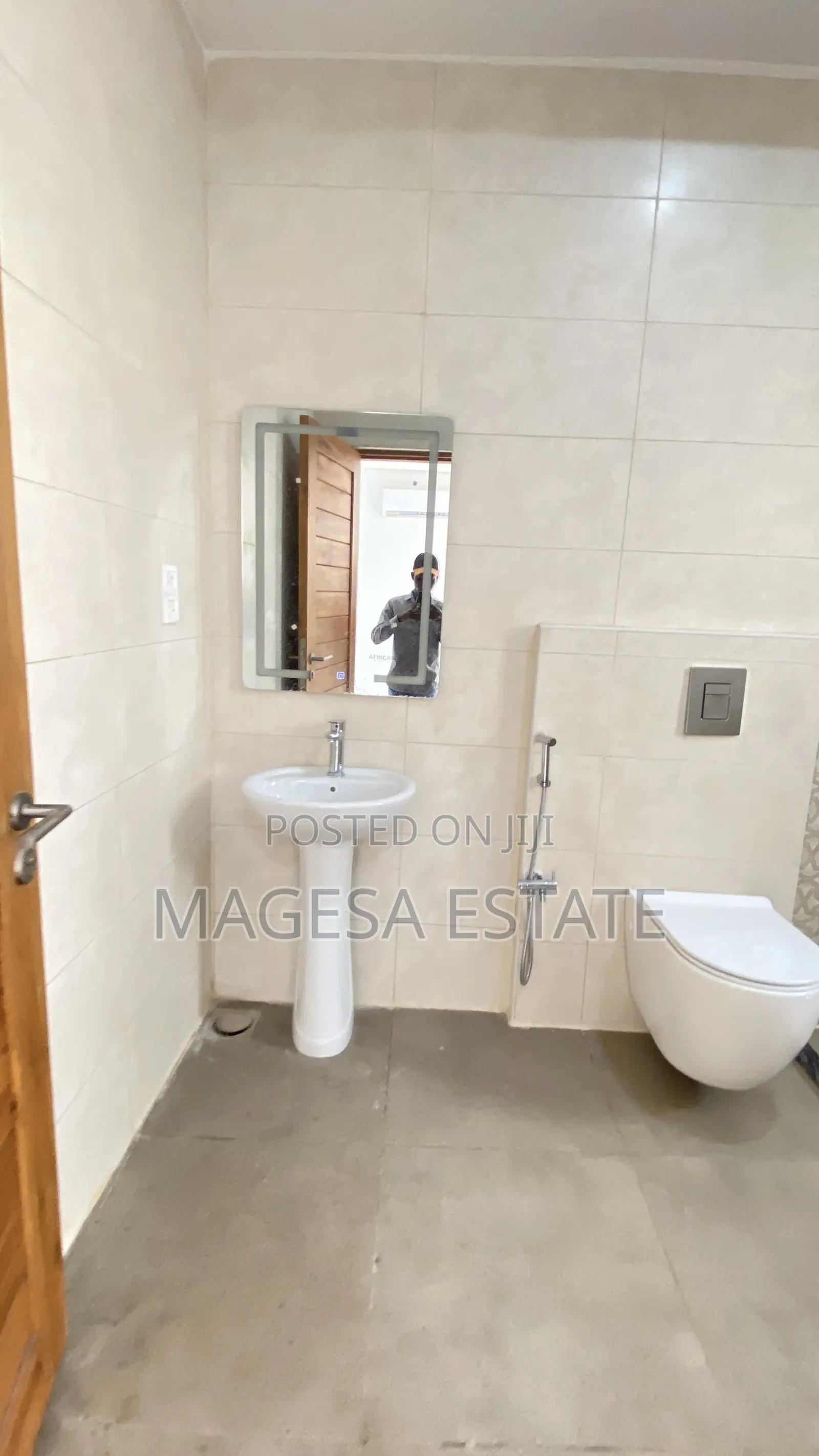 5bdrm Penthouse in Upanga West for rent