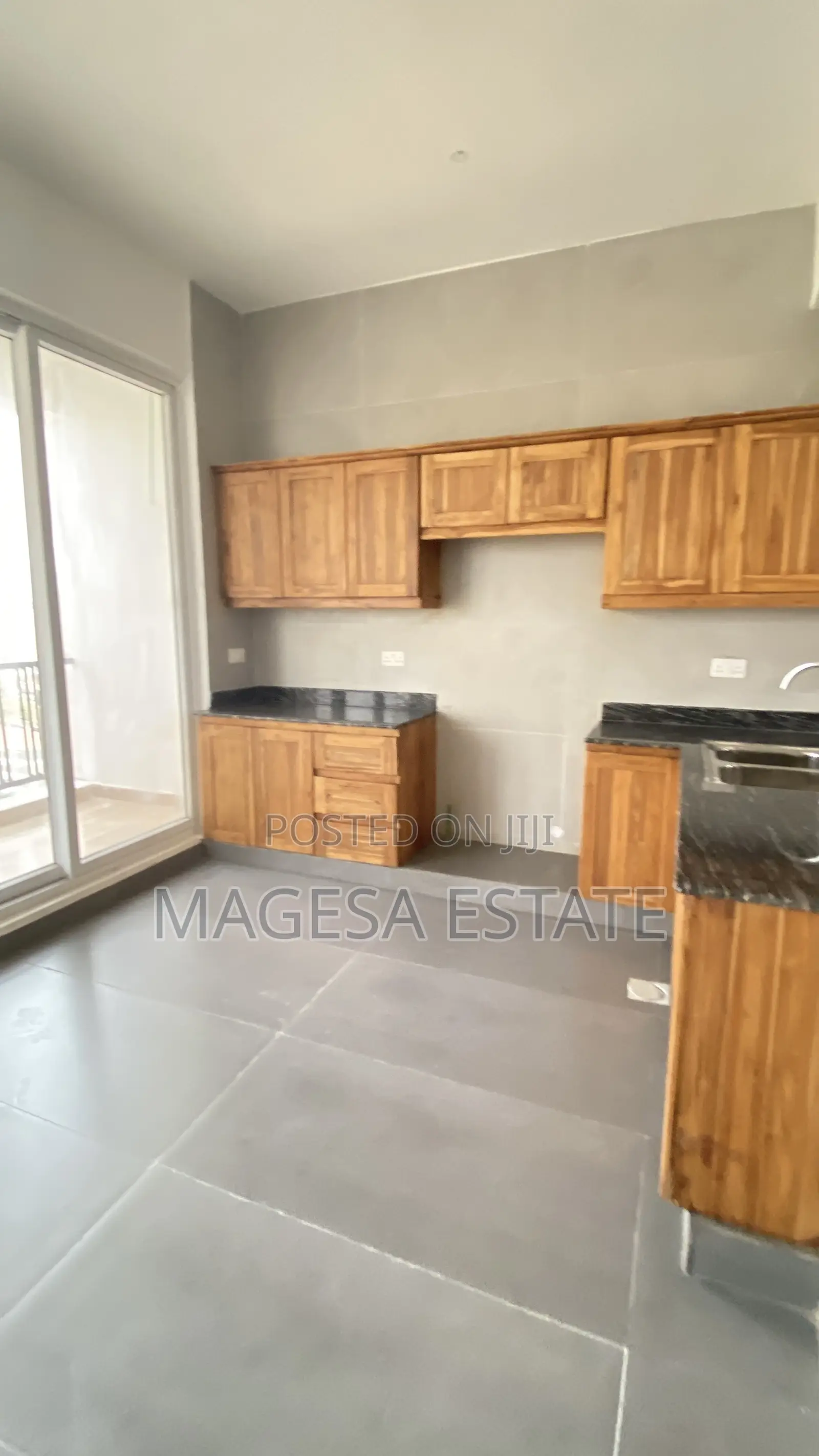 5bdrm Penthouse in Upanga West for rent