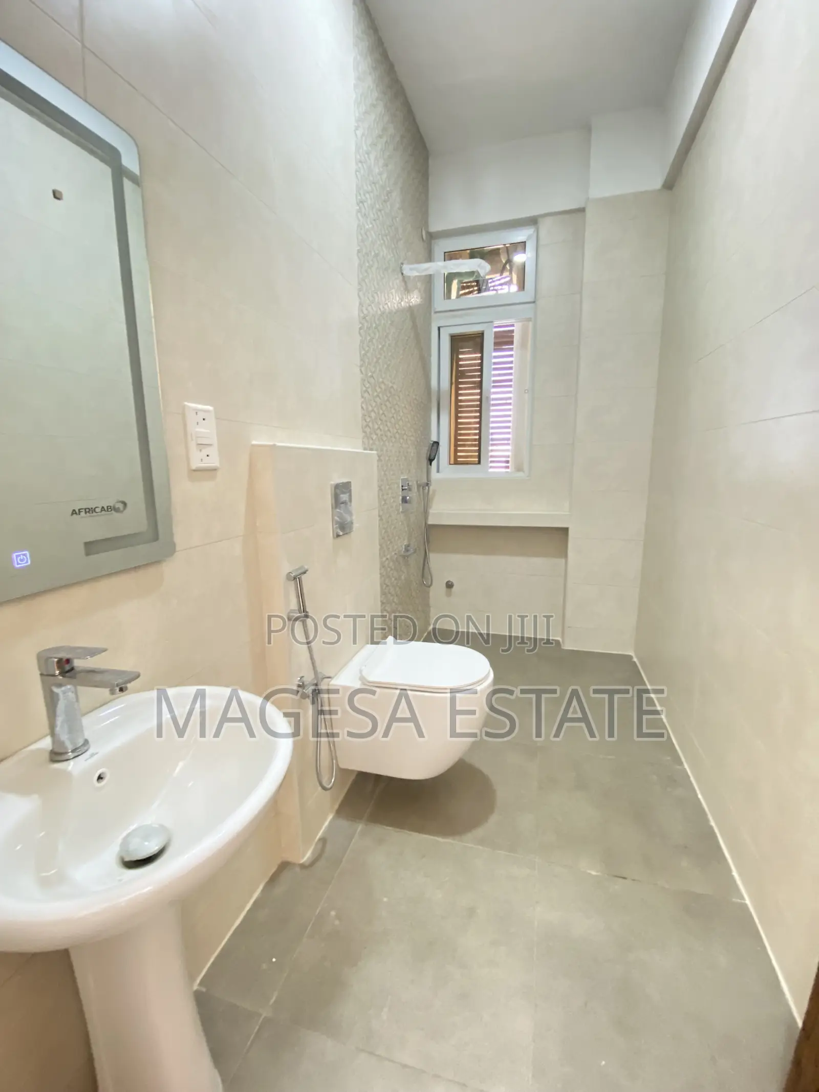 5bdrm Penthouse in Upanga West for rent
