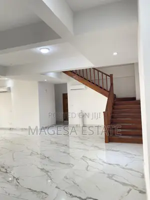 5bdrm Penthouse in Upanga West for rent