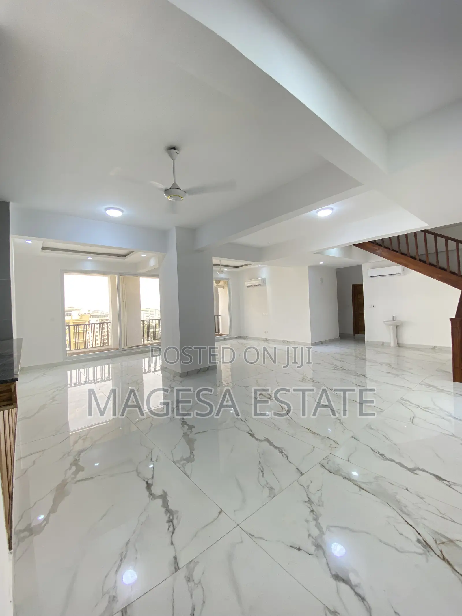 5bdrm Penthouse in Upanga West for rent