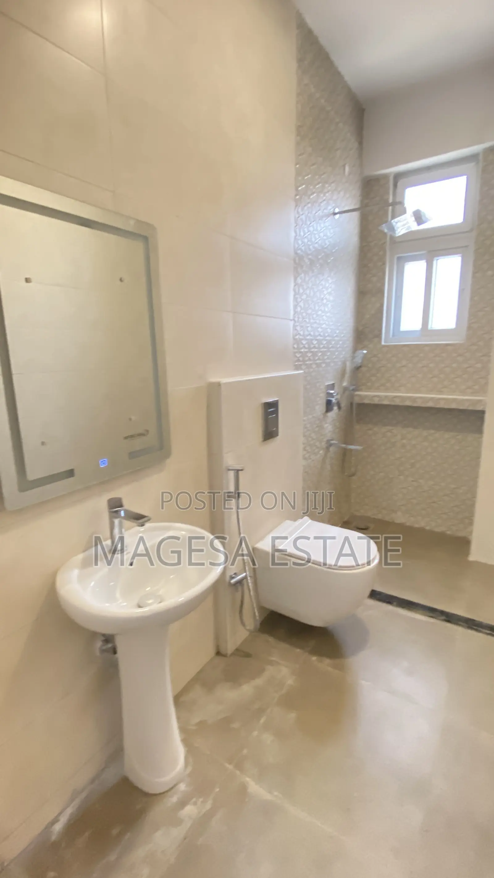 5bdrm Penthouse in Upanga West for rent