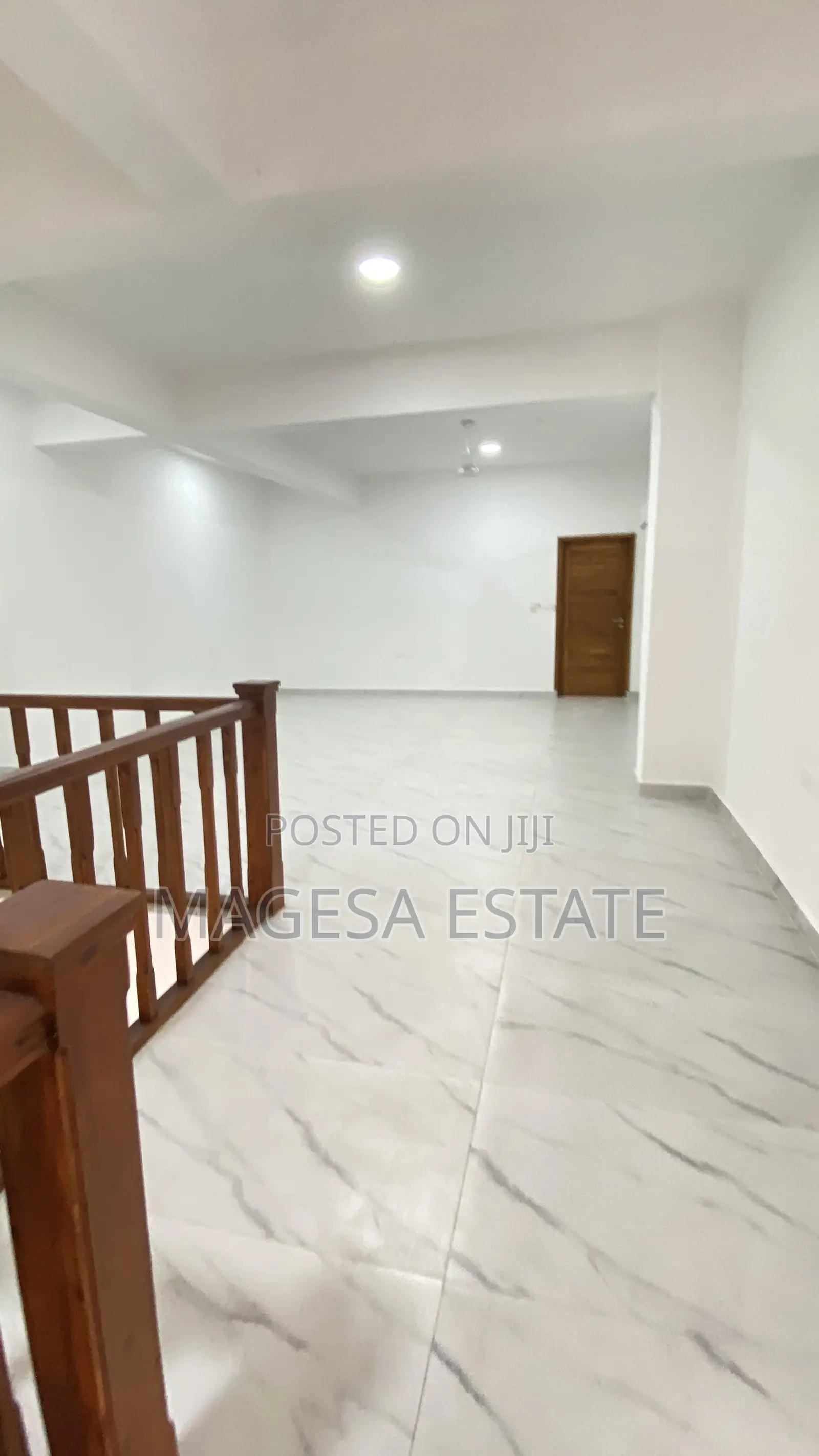 5bdrm Penthouse in Upanga West for rent