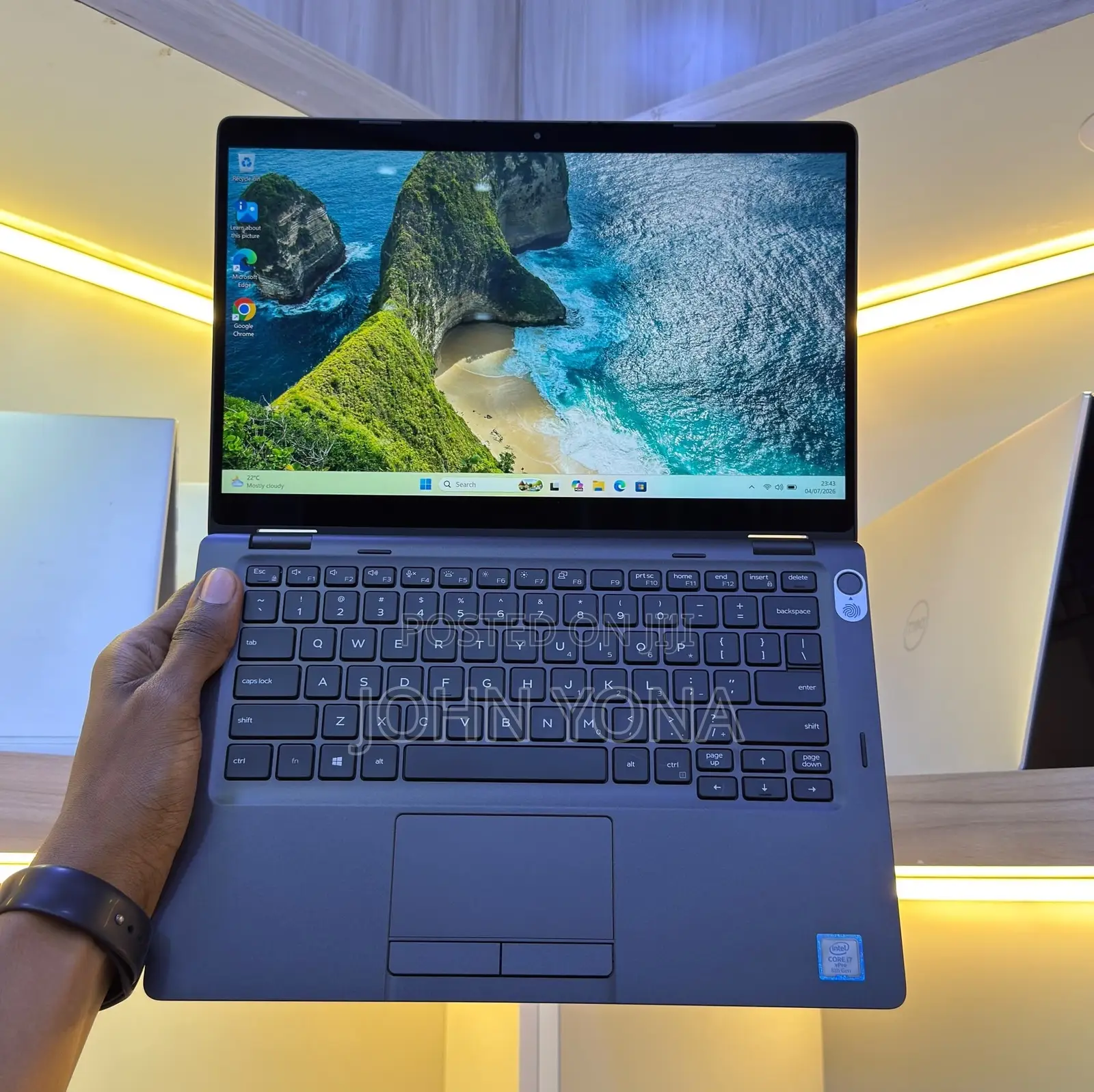 New Laptop Dell Latitude 5300 2-in-1 16GB Intel Core i7 SSD 256GB