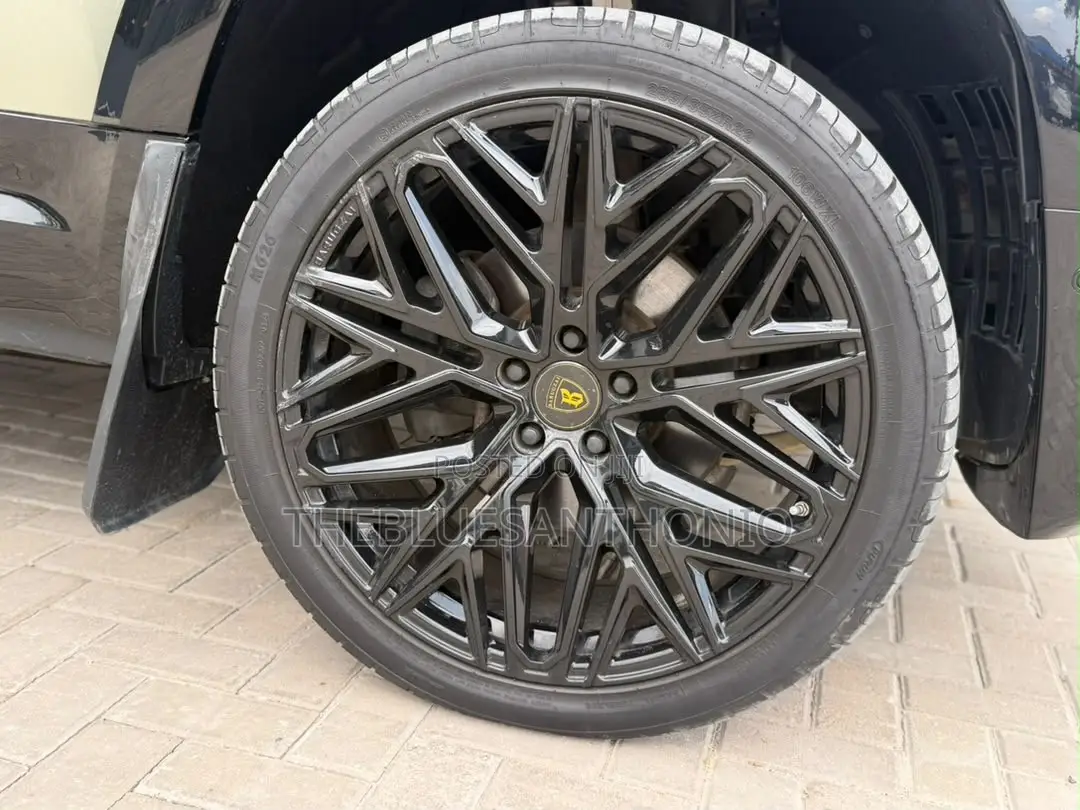 Land Rover Defender 2022 Green