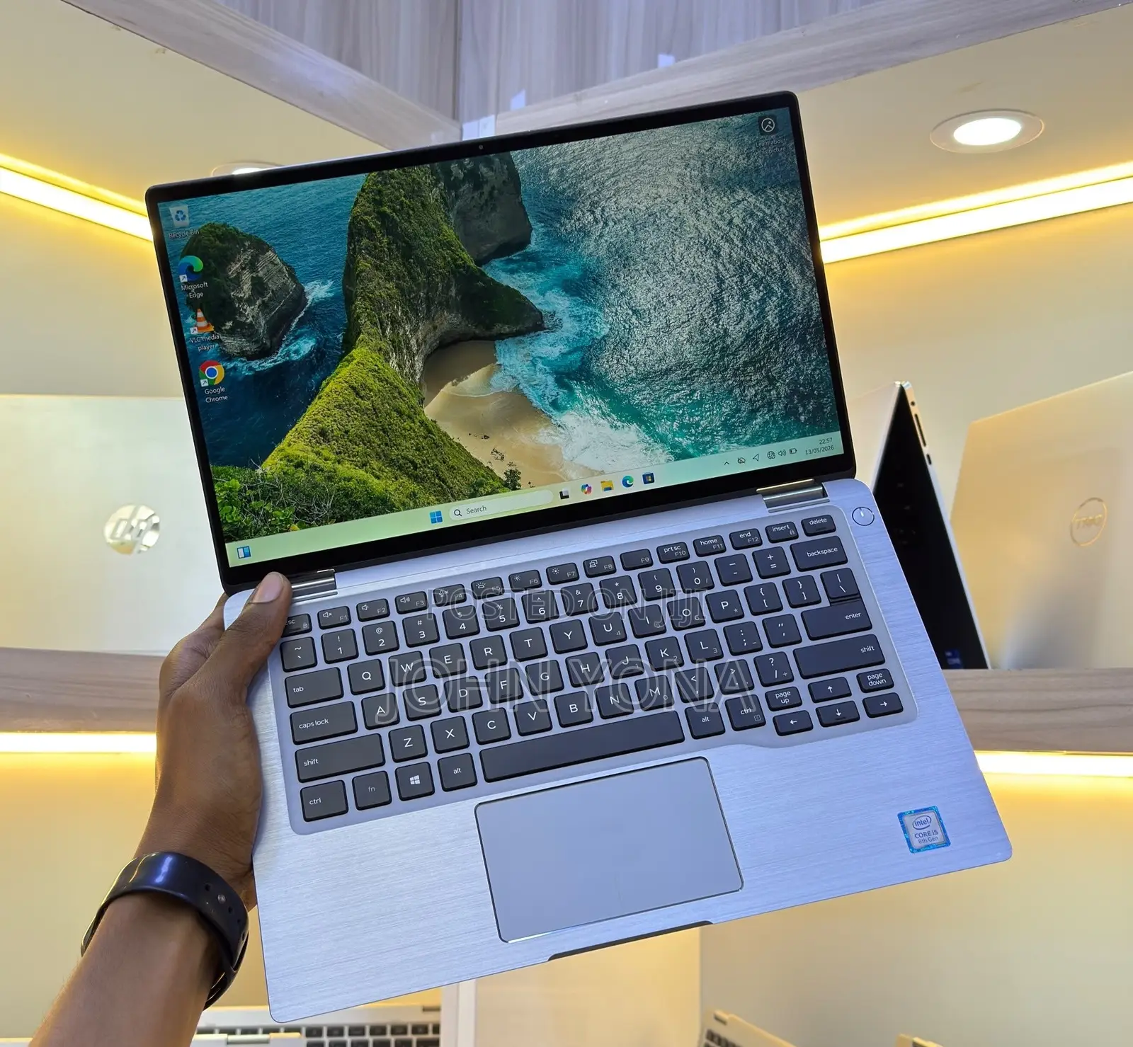 New Laptop Dell Latitude 7400 2-in-1 16GB Intel Core i5 SSD 256GB