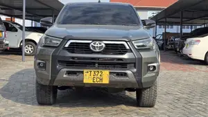 Toyota Hilux 2023 Ivory