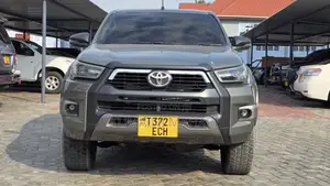 Toyota Hilux 2023 Ivory