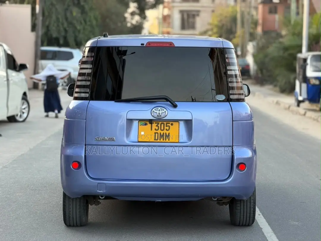 Toyota Sienta 2006 Blue