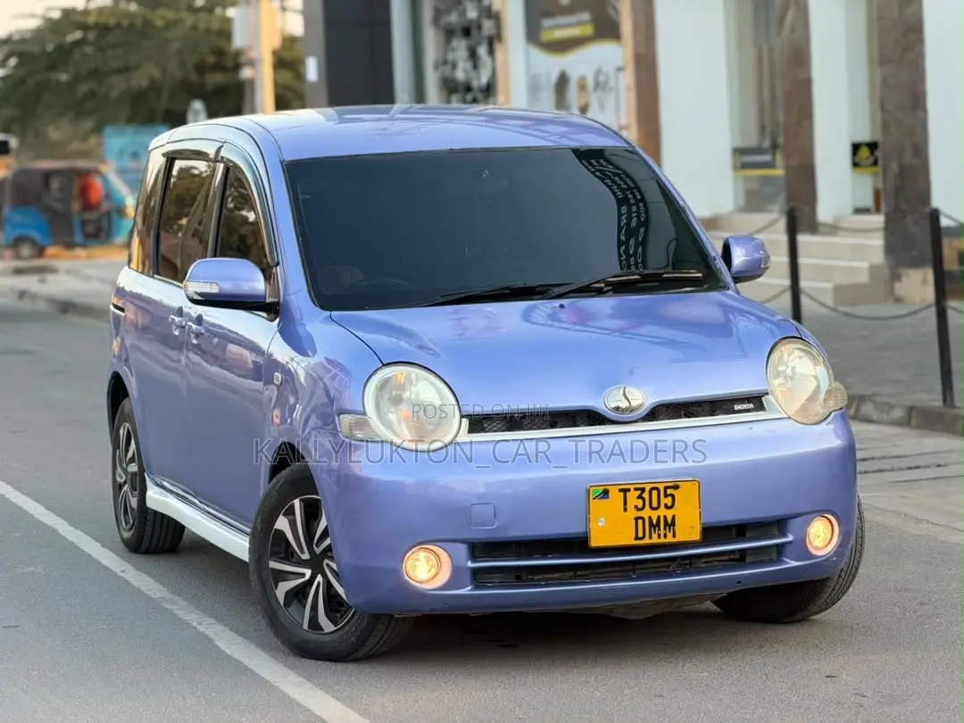 Toyota Sienta 2006 Blue