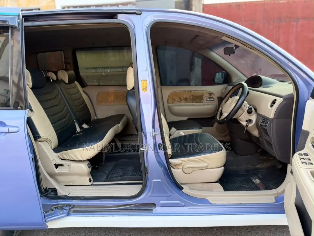 Toyota Sienta 2006 Blue